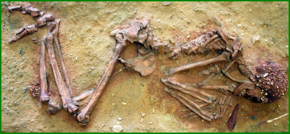 Homo sapiens enterre ses morts au paléolithique